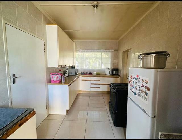 3 BEDROOM HOUSE FOR SALE IN LAMBTON GARDENS